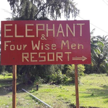 Elephant And Four Wise Men Resort Ram Nagar Buitenkant foto